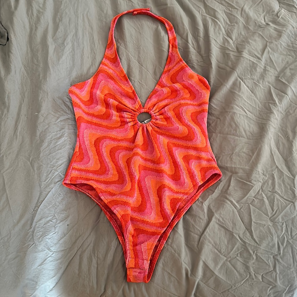 Never worn. Multi pink coloring. Redish, orangish, pinkish